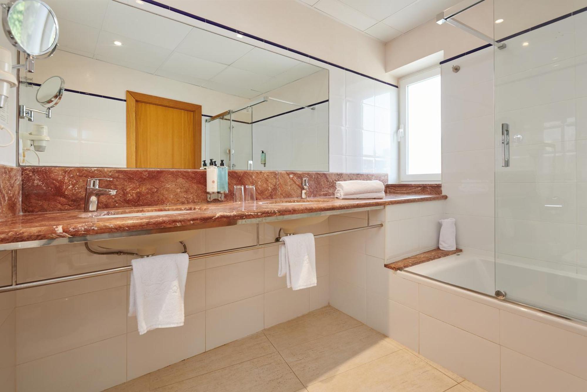 Hotel Apartamentos Cala Santanyi Bagian luar foto