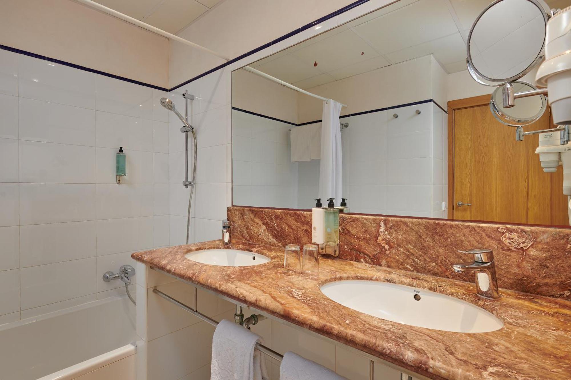 Hotel Apartamentos Cala Santanyi Bagian luar foto