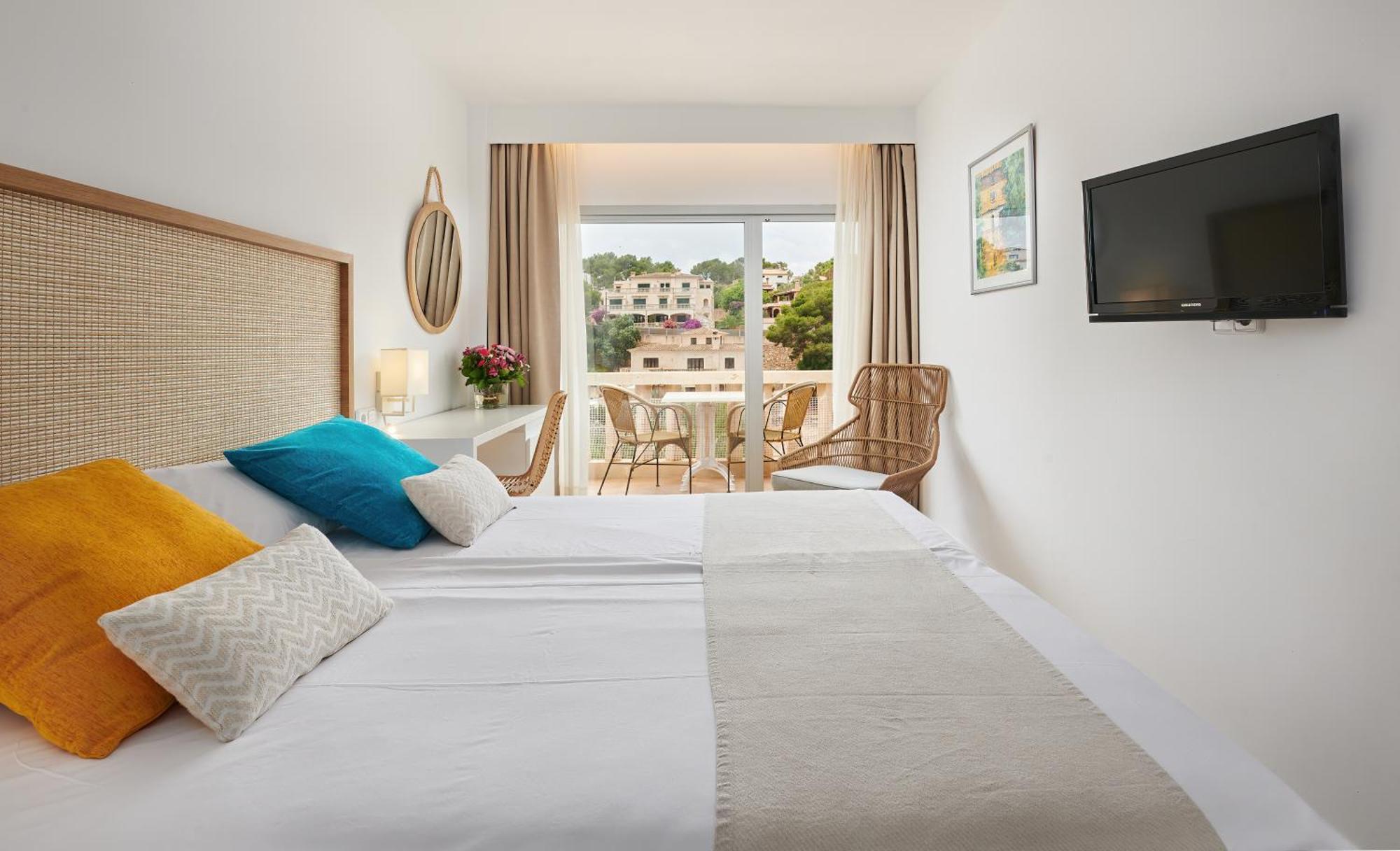 Hotel Apartamentos Cala Santanyi Bagian luar foto