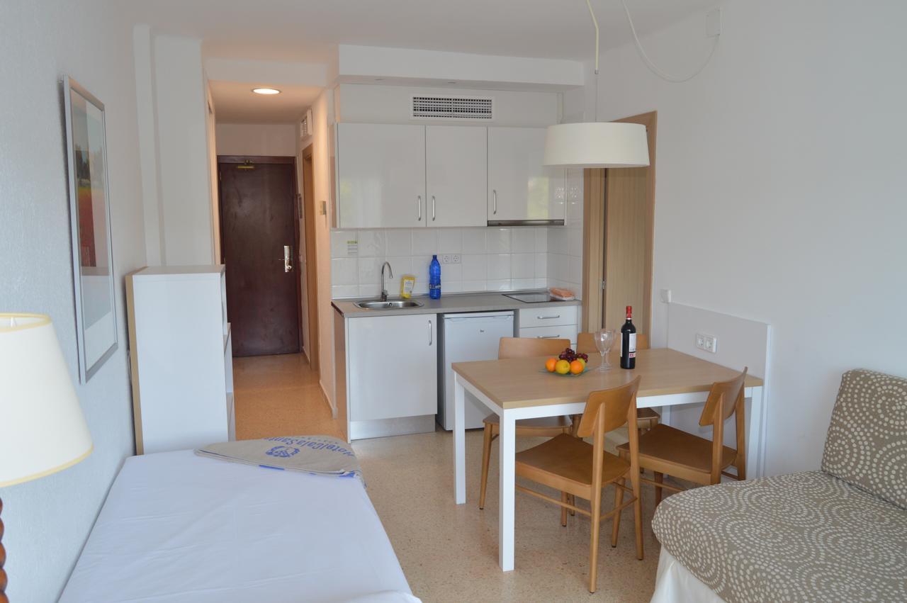 Hotel Apartamentos Cala Santanyi Bagian luar foto