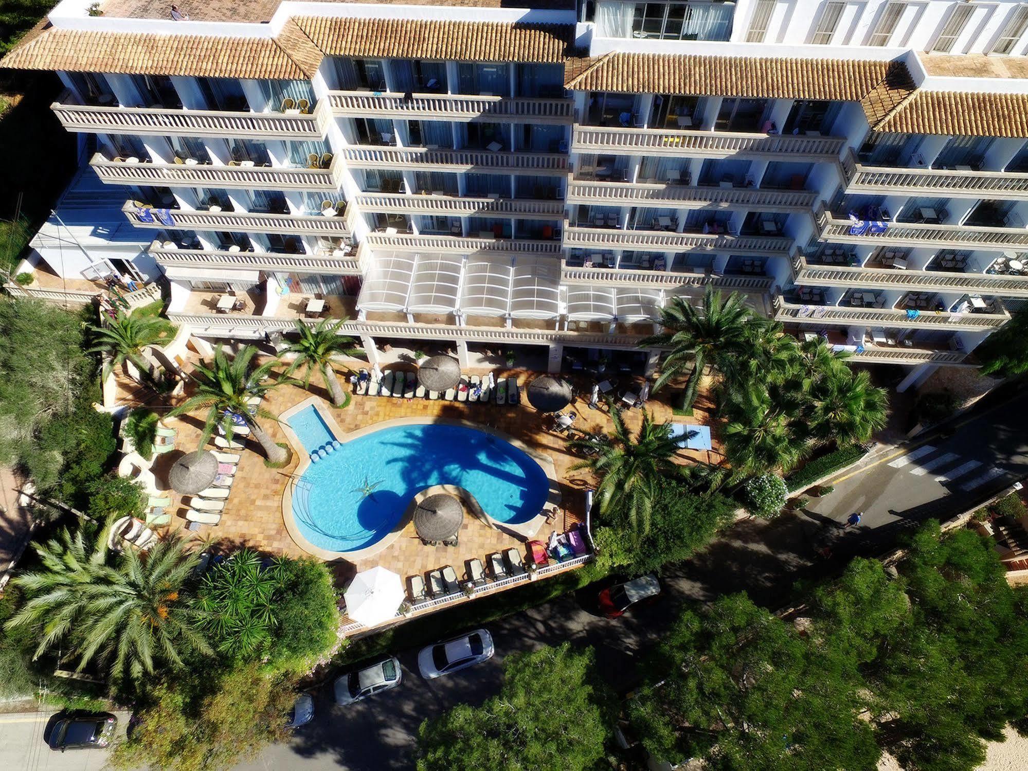 Hotel Apartamentos Cala Santanyi Bagian luar foto